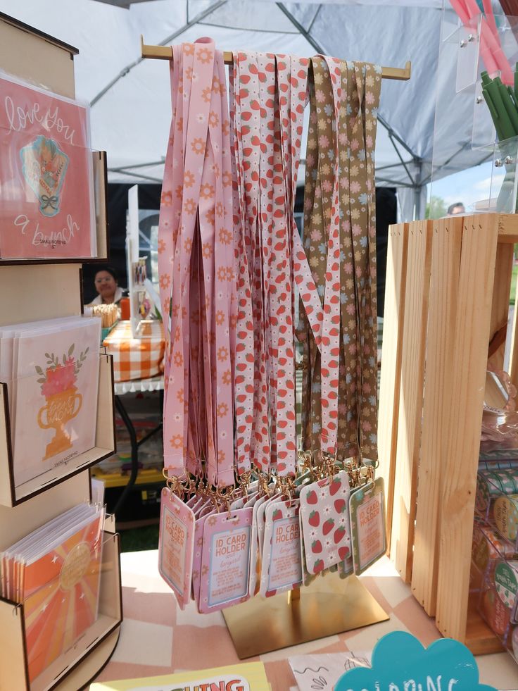 there are many items on display at this outdoor market that include cards, tags and more