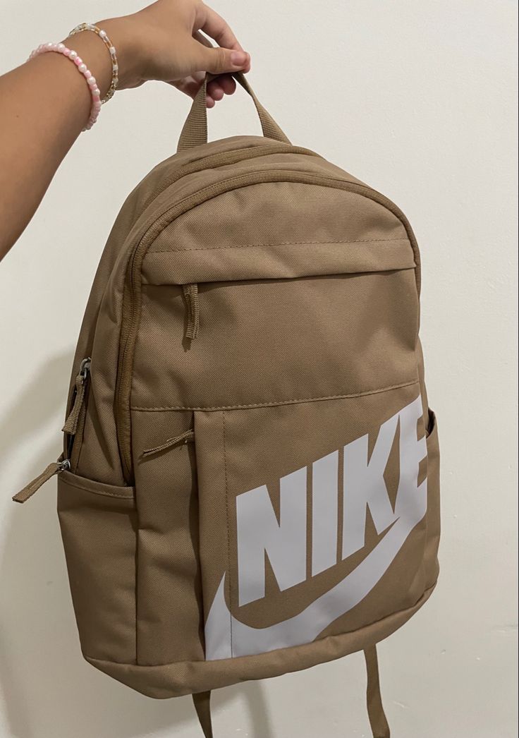 Book Bags For High School Nike, Cute Bags For Back To School, Nike Backpacks For School, Nike Bags School, Nike School Bag, Brown School Bag, Cute Bags For School, Cool Backpacks For School, Best School Bags