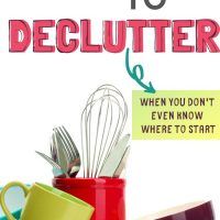 there are many different cups and spoons in the cup with words on it that say to declutter when you don't even know where to start