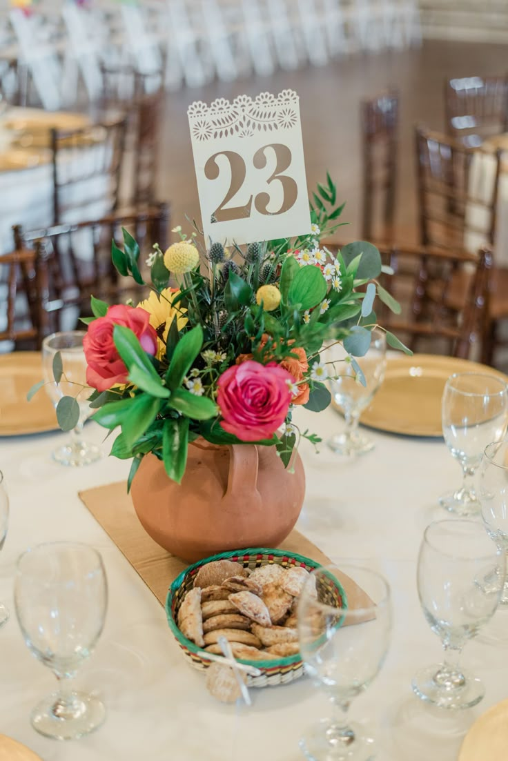 the table is set up with flowers and crackers for guests to sit at on