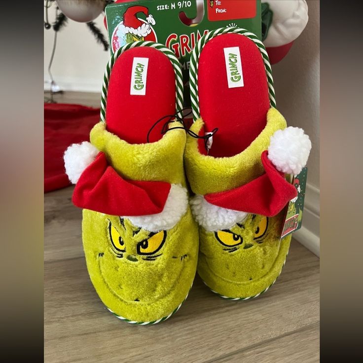 New Rare / Htf New With Tags Listing Includes: The Grinch From How The Grinch Stole Christmas Plush Slippers Men 9 / 10 (M) Comes From A Smoke-Free And Pet-Free Home Shipping Within 24 Hours. Search Words Only: Santa Hat, Xmas, Holiday, Green, Christmas Tree, Cindy Lou, Max, Disney, Universal, Seasonal Decor, Christmas Decor, Dr Seuss, Dr Suess, Whoville Grinch Santa Hat, Grinch Shoes, Grinch Santa, Plush Shoes, The Grinch Stole Christmas, Plush Slippers, Cindy Lou, Black Timberlands, Moccasins Mens