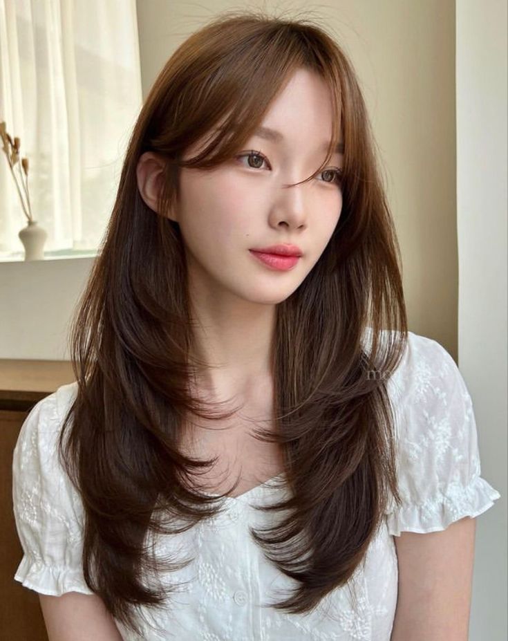 Korean Hair Inspo Long, Kpop Idols Curtain Bangs, Partial Bangs Long Hair, K Drama Hair, Korean Layered Haircut Medium, Hair Inspo Korean, Korean Long Layers, Long Korean Haircut, Layer Hair Korean