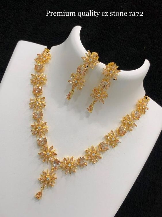 A timeless piece that never goes out of style undefined undefined undefined Pakistani Gold Jewellery Design, Gold Set Design, Unique Gold Jewelry Designs, Bridal Jewelry Sets Brides, Wedding Jewelry Sets Bridal Jewellery, Gold Jewels Design, Bride Jewelry Set, Fancy Jewelry Necklace, Pretty Jewelry Necklaces