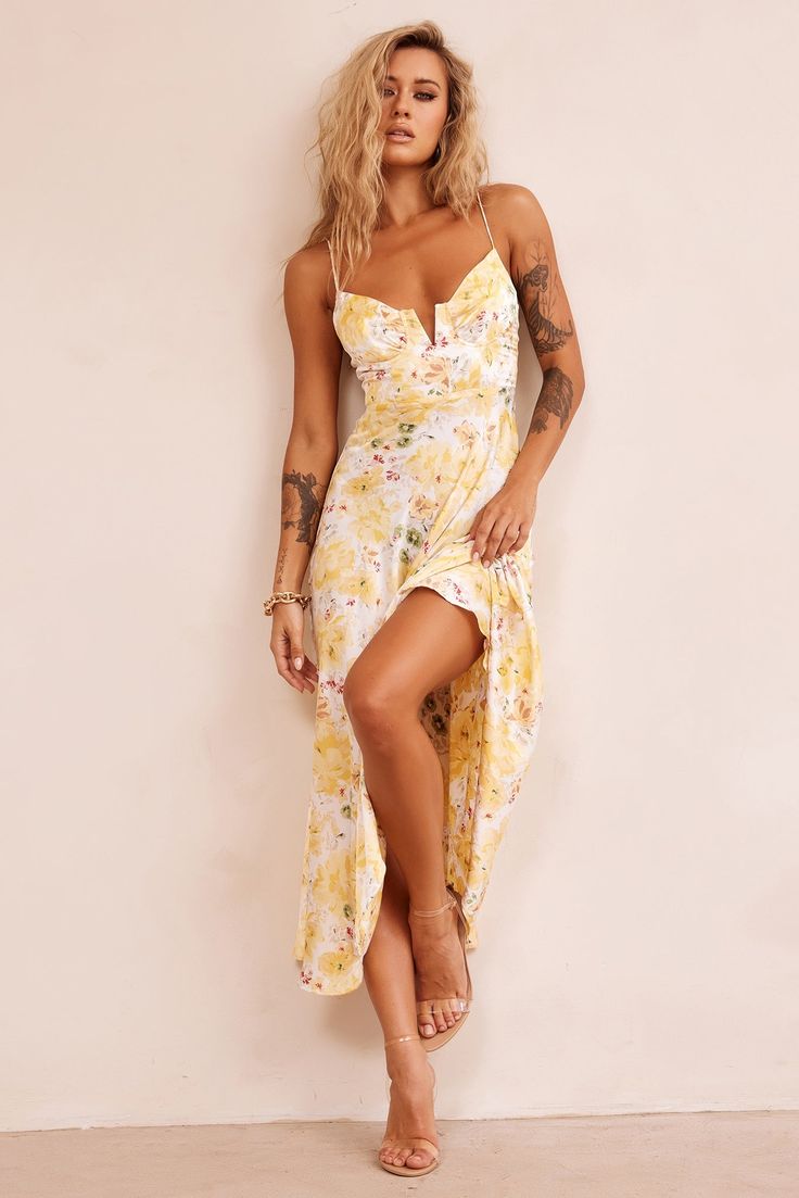 Red Dress Day, Summer Midi Dress, Rompers Dressy, Jumpsuit Dressy, Yellow Midi Dress, Summer Attire, Midi Dress Summer, Lifestyle Fashion, Going Out Dresses