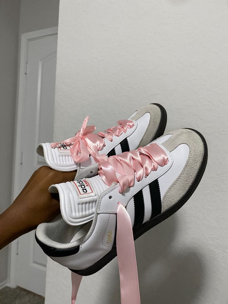 Adidas Samba Outfit, Ribbon Shoes, Samba Outfit, Sneaker Shop, Skandinavian Fashion, Hype Shoes, Shoe Inspo, Girly Shoes, Looks Street Style