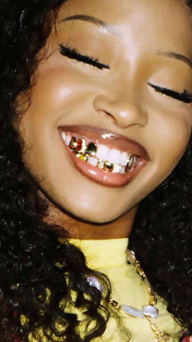 777 Bijoux Piercing Septum, Pretty Teeth, Grillz Teeth, Gold Grill, Studera Motivation, Dope Jewelry Accessories, Gold Grillz, Grills Teeth, Tooth Gem