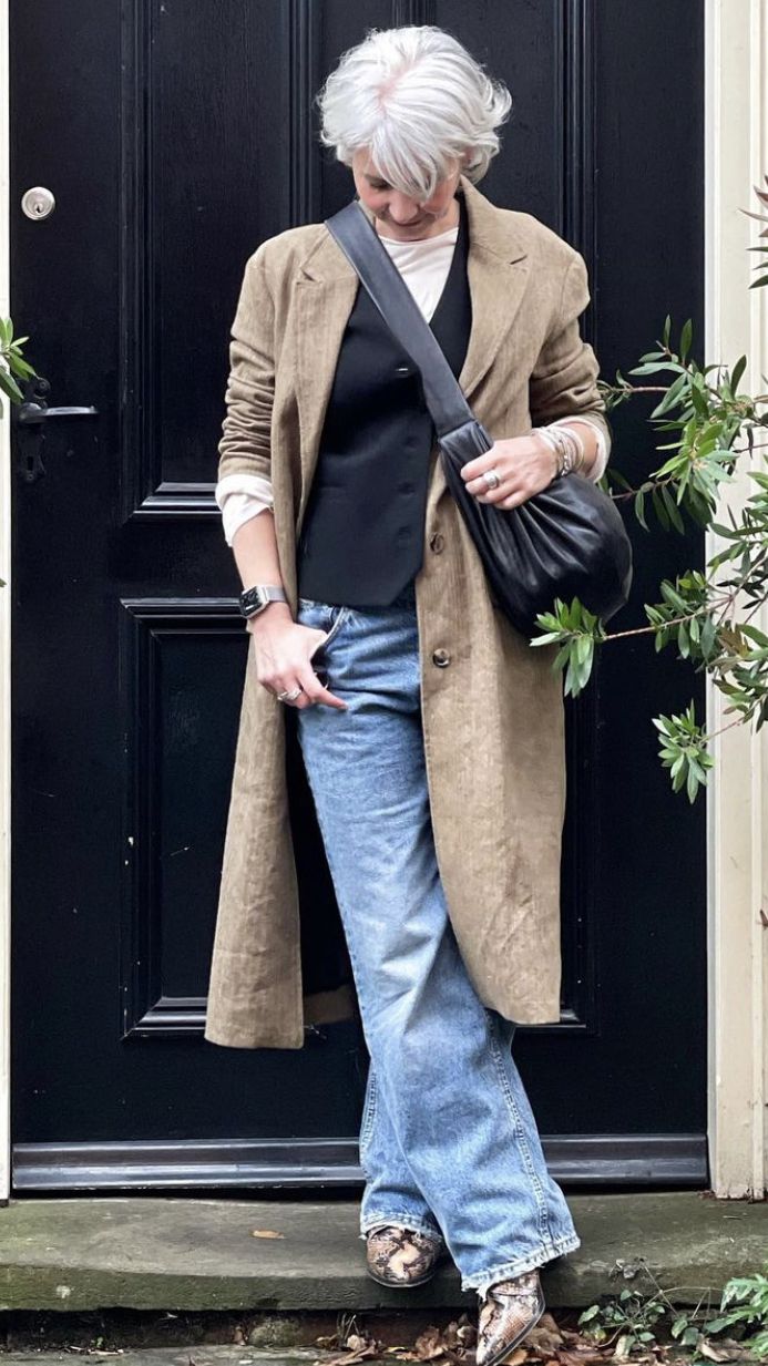 Classic Jean Outfits For Women, Middle Aged Outfits, Middle Aged Woman Style, Middle Age Woman Outfit, Hannah Louise Poston Outfits, Gray Hair Outfits, Middle Aged Woman Outfit, Women's Style Women's Fashion, Middle Aged Woman Fashion