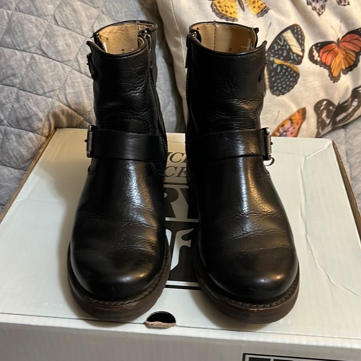 Frye Veronica Black Ankle Boot Size 6.5 Excellent Condition Worn Twice Boots For Women Ankle, Frye Veronica, Black Ankle Boots, Bootie Boots, Womens Boots, Ankle Boot, Ankle Boots, Size 6, Women Shoes