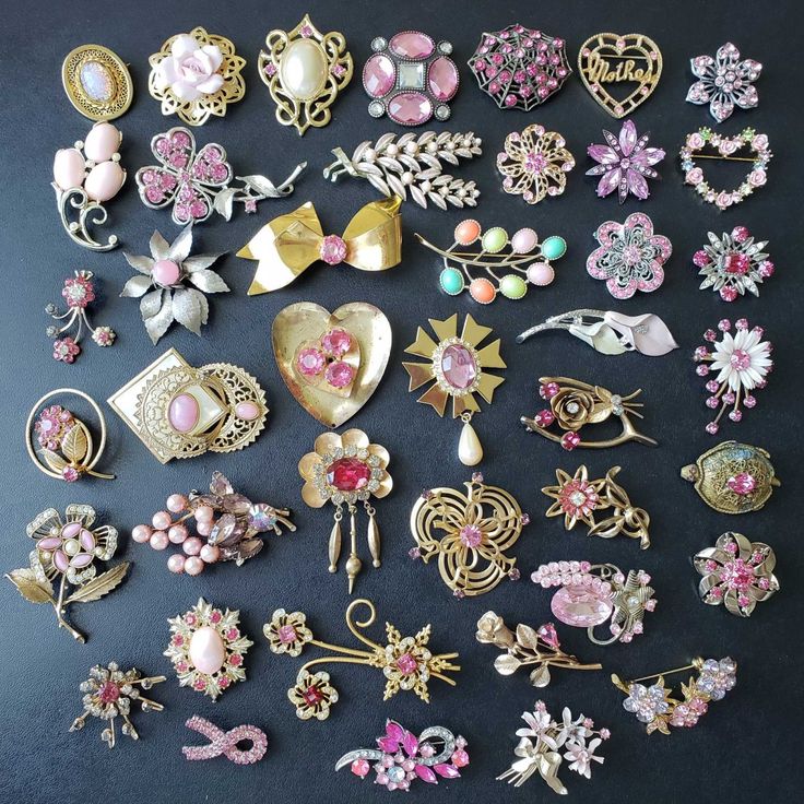 Vintage Jewellery Brooches Pink Theme Victorian Pink Brooches For Wedding, Vintage Rose Brooch Jewelry, Victorian Style Gold Brooch With Vintage Charm, Lilac Stone, Gold Victorian Brooches With Vintage Charm, Vintage Pink Collectible Brooches, Pink Brooch, Turtle Brooch, Bijoux Art Nouveau