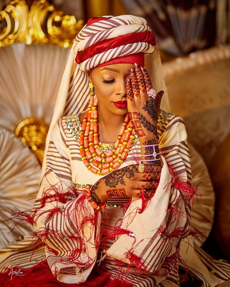 2021 STUNNING HAUSA BRIDES | THE ASO-EBI JUNKIE! Hausa Traditional Attire For Women, Hausa Culture Dress, Hausa Women Styles, Hausa Bride Traditional Attire, Hausa Wedding Dresses Brides, Arewa Hausa Bride, Hausa Culture, Akwa Ibom Cultural Attire, Hausa Nigeria