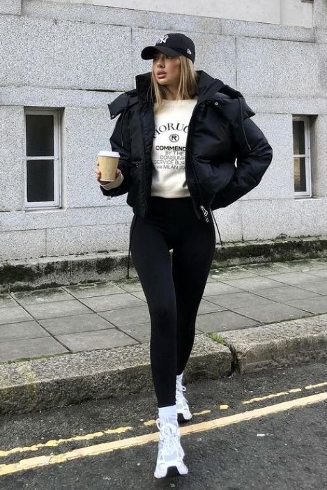 Women Puffer Jacket, Baddie Winter Outfits, Puffer Outfit, Winter Jacket Outfits, Nyc Winter Outfits, Autumn Street, Oversized Puffer Jacket, Puffer Jacket Outfit, Plus Size Winter Outfits