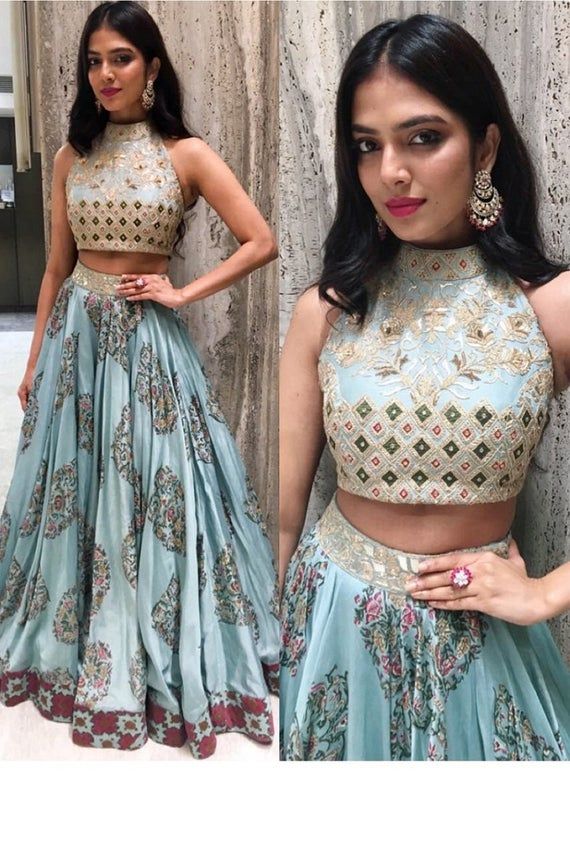 Hairstyle With Lehenga, Lehenga Hairstyles, डिजा�इनर कपड़े, Indian Outfits Lehenga, Lehnga Dress, Traditional Indian Outfits, Indian Gowns Dresses, Indian Gowns, Designer Party Wear Dresses