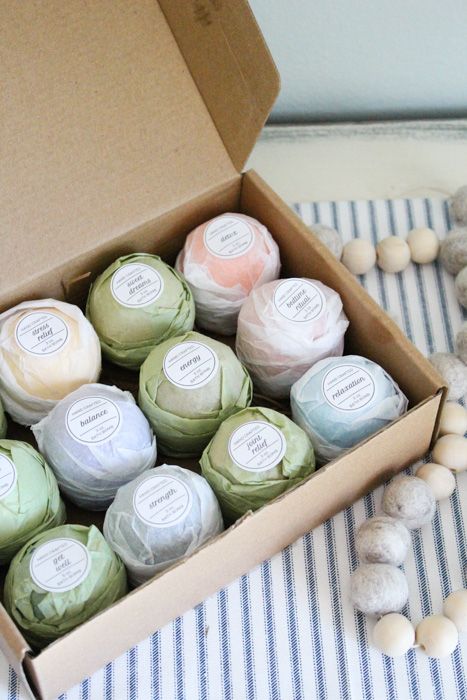 Bath Soaks, Bath Products Packaging, Bath Bomb Packaging, Bath Boms, Soya Mumu, Bath Bomb Recipes, Homemade Bath Products, Soap Packaging, Bath Soak