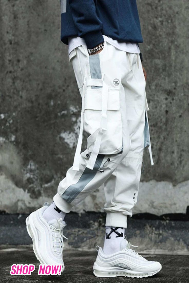 Black and White Loose Cargo Pants Men's jogger pants, easy and comfortable to wear. Good for fashion, or any occasion, fit pair with loose t shirt or sweatshirt #cargopants Mode Hip Hop, Boys Overalls, Estilo Harajuku, Overalls Men, Men Sport Pants, Casual Cargo Pants, Streetwear Men, Long Trousers, Mens Cargo