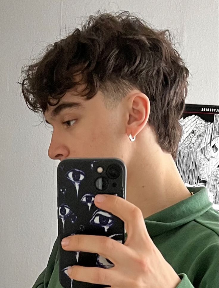 @triboluminescencee ig Modern Mullet Haircut, Mullet Haircuts, Mullet Hairstyles, Taper Fade Short Hair, Short Mullet, Mens Haircuts Short Hair, Mullet Haircut, Mens Hairstyles Thick Hair, Modern Mullet