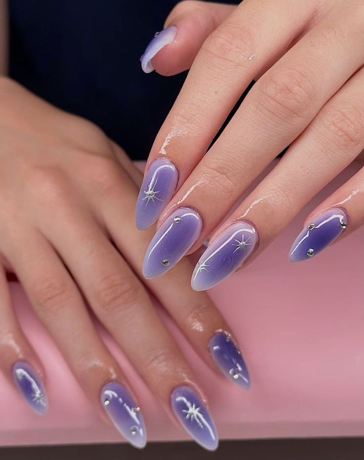 Dark Purple Nail Designs Almond, Purple N Blue Nails, Blue Purple Aura Nails, Purple Inspo Nails, Aura Nails Stars, Purple Ethereal Nails, Blue Nails Aura, Lilac Aura Nails, Nails With Purple Design