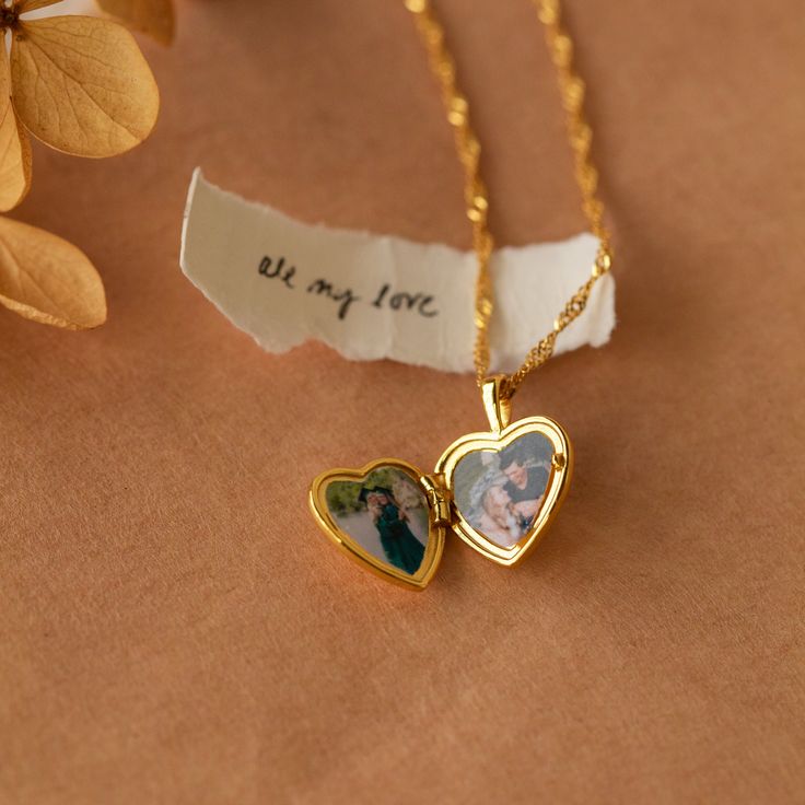 Initial Heart Photo Locket Necklace by Caitlyn Minimalist - Etsy Heart Pendant Gold Locket Necklace, Heart Photo Locket, Locket Necklace With Photo, Gold Heart Locket Necklace Vintage, Photo Pendant Necklace, Heart Locket Necklace Picture, Photo Pendant Gold, Engraved Pendant Necklace, Locket Photo Ideas