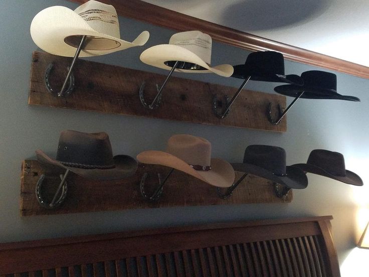 hat rack ideas Horseshoe Hat Rack Cowboys, Hat Rack Made From Horse Shoes, Rustic Hat Holder, Welded Cowboy Hat Racks, Wood Cowboy Hat Rack, Cool Hat Rack Ideas, Akubra Hat Rack, How To Hang Cowboy Hats, Cowboy Closet Ideas