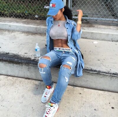 Pinterest♕ＢＡＲＢＩＥＧＬＯ ＵＰ♕ India Westbrooks, Streetwear Girl, Timberlands, Tommy Hilfiger Jeans, Girl Swag, Dope Outfits, Jean Grey, Outfit Goals