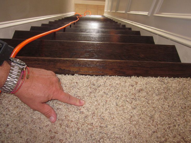 Lipstick and a Brad Nailer ... are the only essentials : Finished Staircase!! Carpet Transition Ideas, Carpet Stairs To Wood, Wood Floor Transition, Staircase Remodel Diy, Transitions Ideas, Staircase Molding, Stairs Makeover Design, Redo Stairs, Stair Railing Makeover