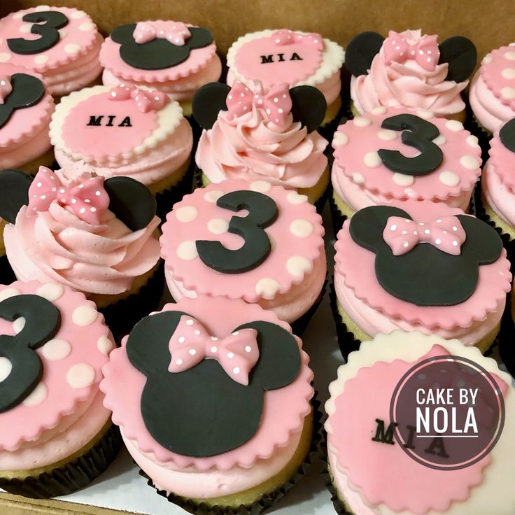 Minnie Mouse cupcakes…#cupcakes #cupcakesofig #cupcakesofinstagram #instacupcakes #cupcakestagram #fondantcupcakes #minniemouseparty #minniemousecupcakes #birthdaycupcakes #decoratedcupcakes Simple Minnie Mouse Cupcakes, Minnie Mouse Cupcakes 3rd Birthday, Mickey Minnie Cupcakes, Minnie Birthday Cupcakes, Minnie Mouse Cupcakes Ideas, Minnie Mouse Birthday Cupcakes, Mini Mouse Cupcakes Ideas, Minnie Mouse Birthday Party Ideas Diy, Cupcake Ideas For Kids