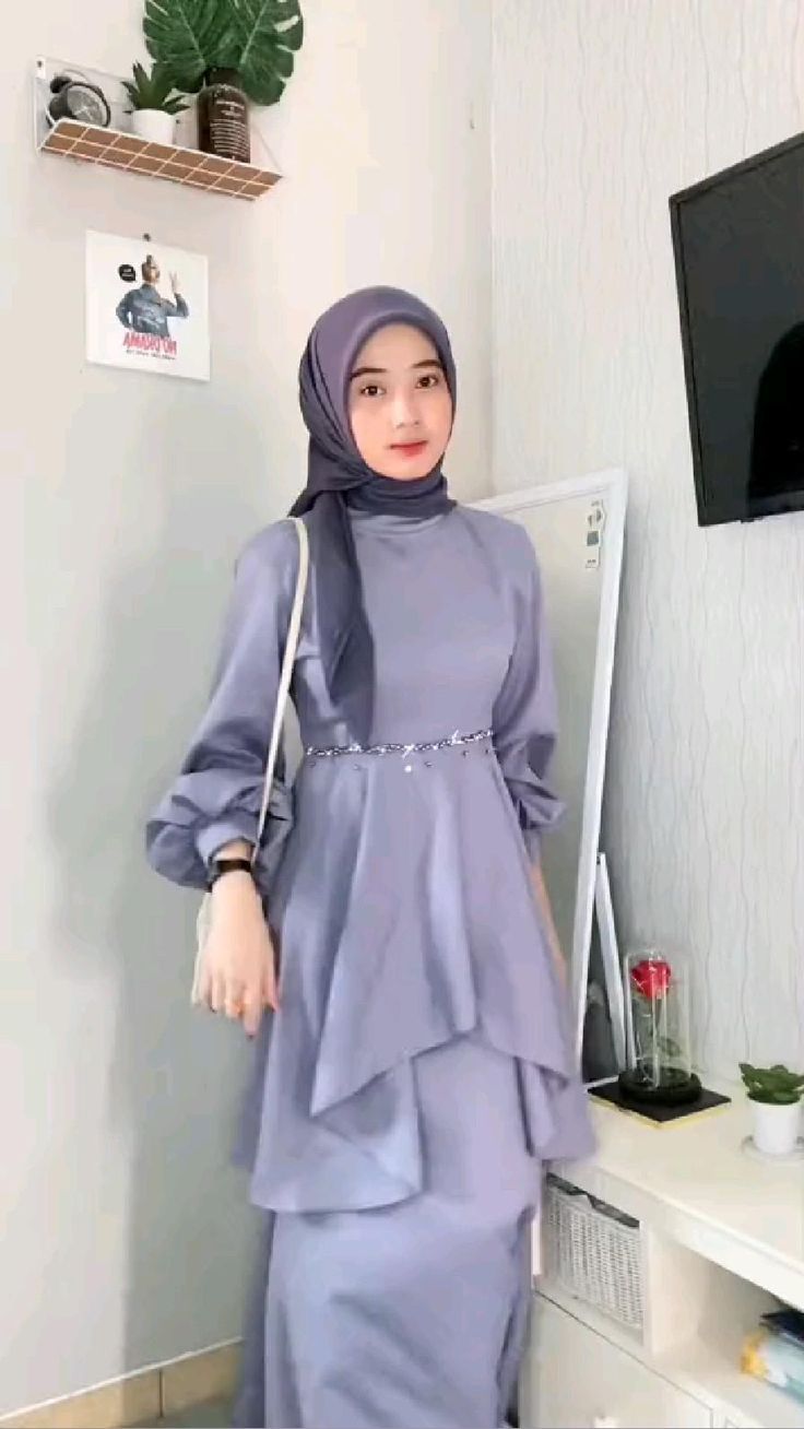 Dress Kondangan Modern, Baju Bridesmaid Modern Hijab, Dress Muslim Modern, Kondangan Outfit, Braidsmaid Dresses, Fesyen Islam, Kebaya Modern Dress, Dress Pesta, Dress Gamis