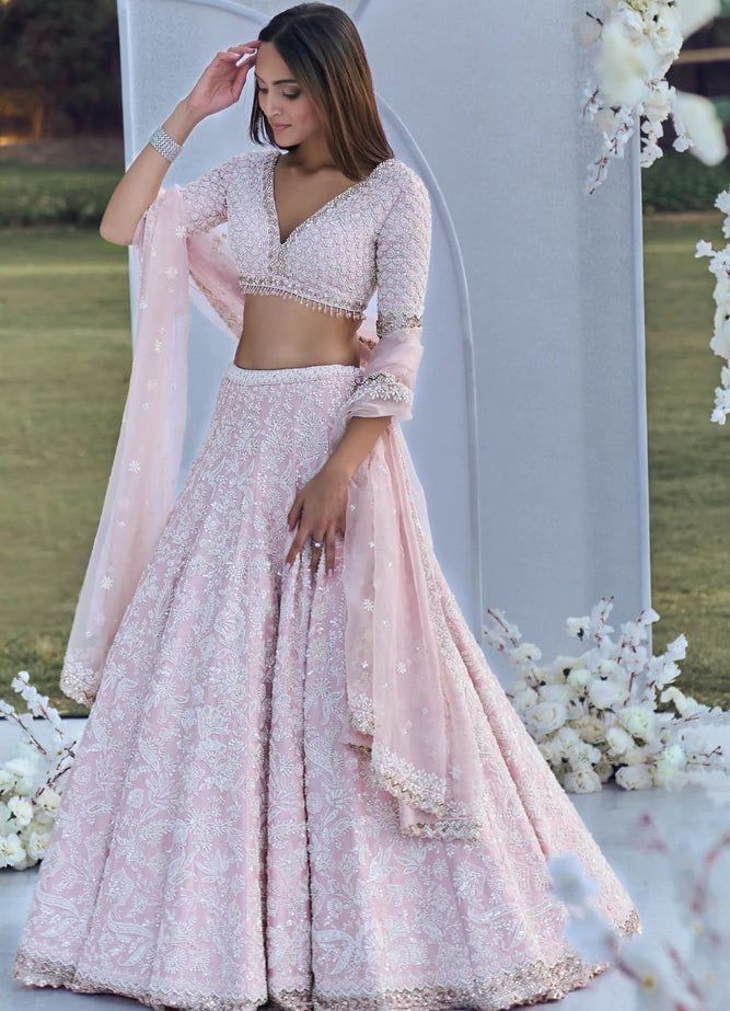 Heavy Blouse Designs For Lehenga, Lehenga Blouse With Sleeves, Prom Lehengas, Design For Lehenga, Pearl Lehenga, Wedding At Night, Tulle Lehenga, Pastel Lehenga, Lengha Blouse Designs