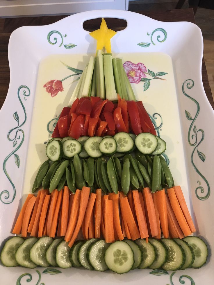 vegetables arranged in the shape of a christmas tree on a platter