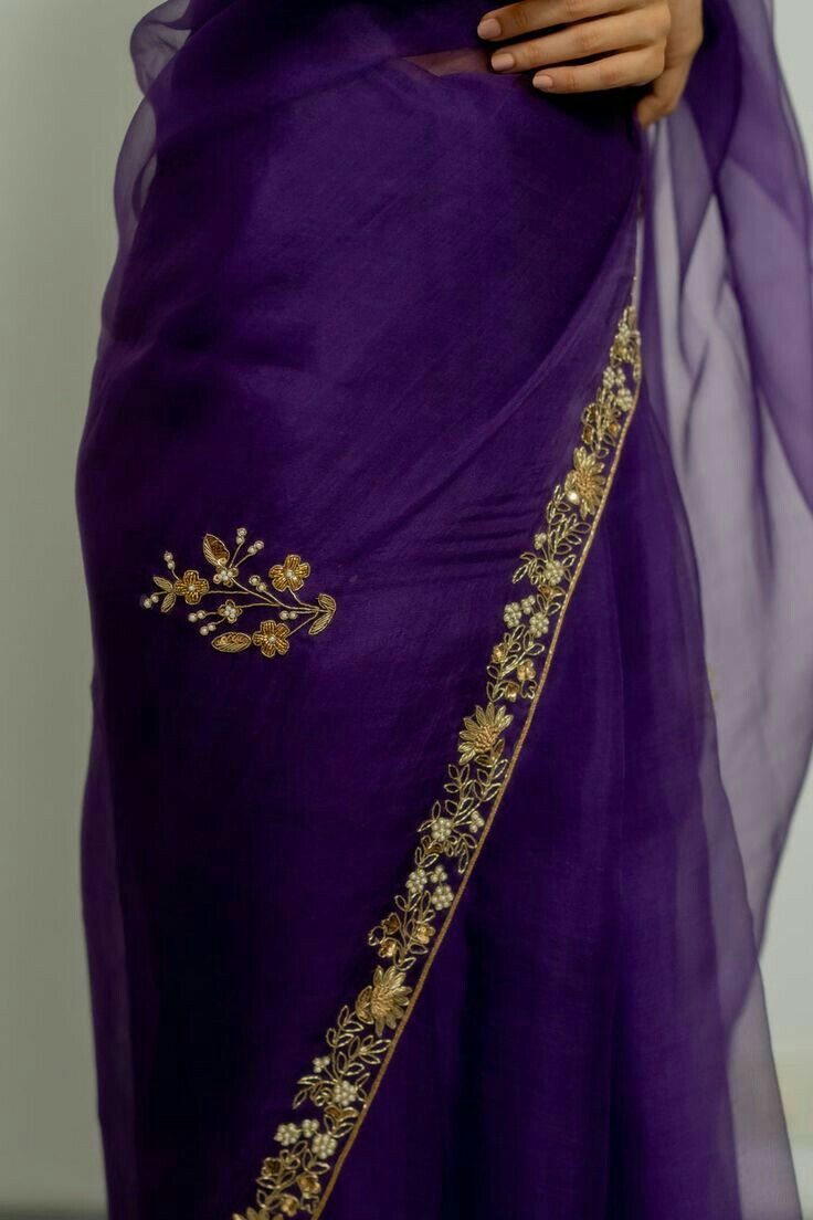 Zardozi Embroidery Saree, Purple Organza Saree, Simple Saree Designs, Indian Fashion Trends, Purple Saree, Organza Blouse, Fancy Sarees Party Wear, Simple Sarees, Saree Silk