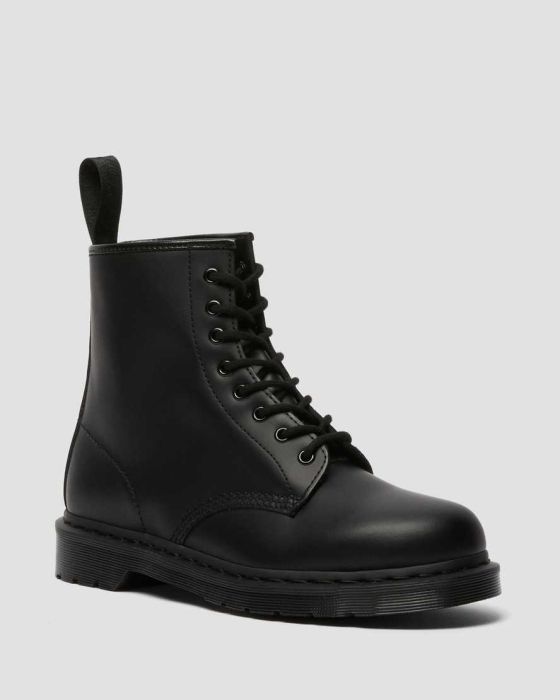 Military Style Boots, Festival Shoes, Dr Shoes, Dr Martens Boots, Leather Lace Up Boots, Minimalist Wardrobe, Comfy Shoes, Nubuck Leather, Doc Martens