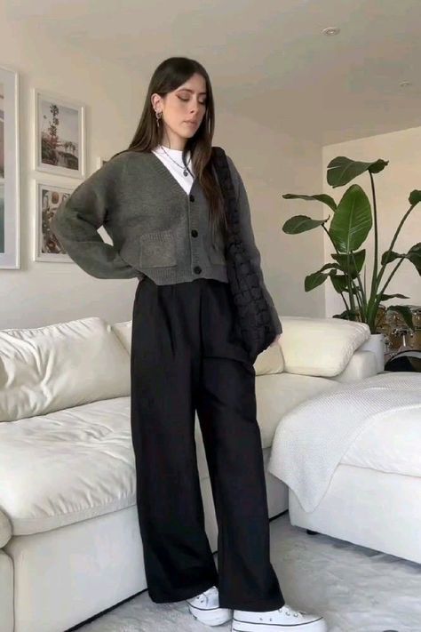 Slacks Outfit, Alledaagse Outfit, Casual Work Outfits Women, Black Pants Outfit, Chique Outfit, Mode Hijabi, Teaching Outfits, Stylish Work Attire, Business Casual Outfits For Work