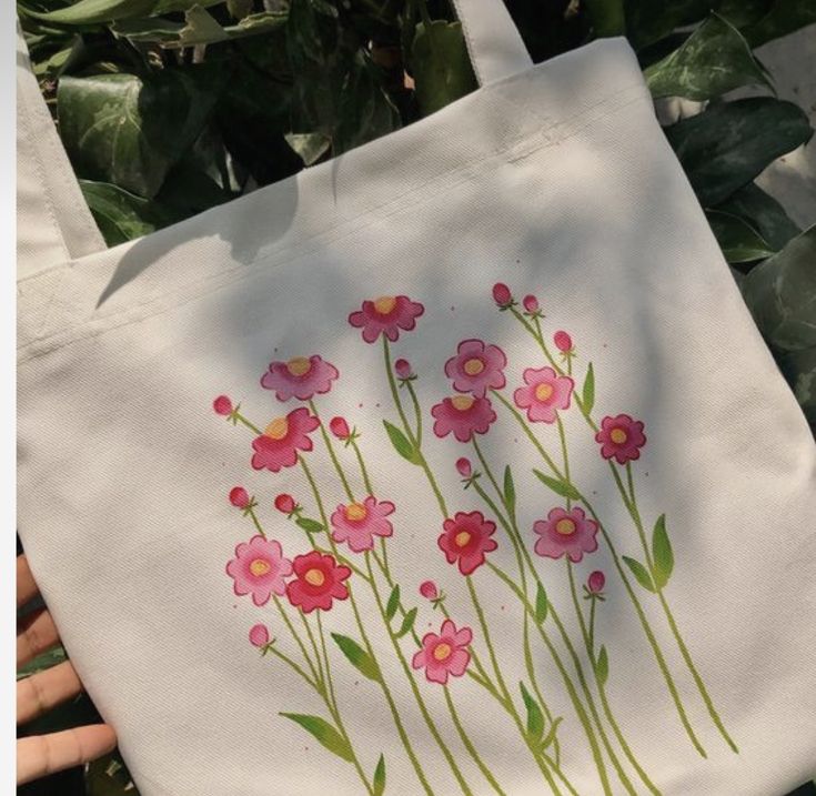 Tod Bag, Tote Bag Ideas, Decorated Tote Bags, Creative Tote Bag, Handpainted Tote, Diy Tote Bag Design, Painted Canvas Bags, Handpainted Tote Bags, Totes Ideas