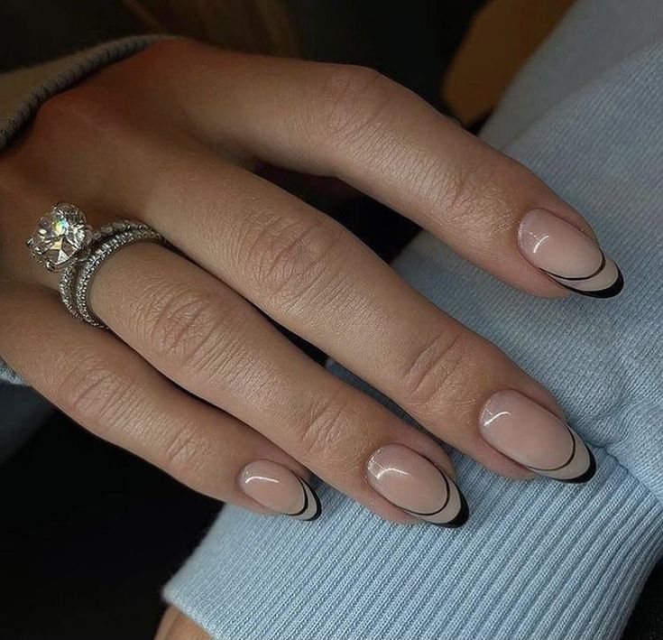 Nails In Black, Oval Shaped Nails, Manicured Nails, French Manicure Nails, Almond Shape Nails, Lines On Nails, Almond Nails Designs, Oval Nails, Dipped Nails