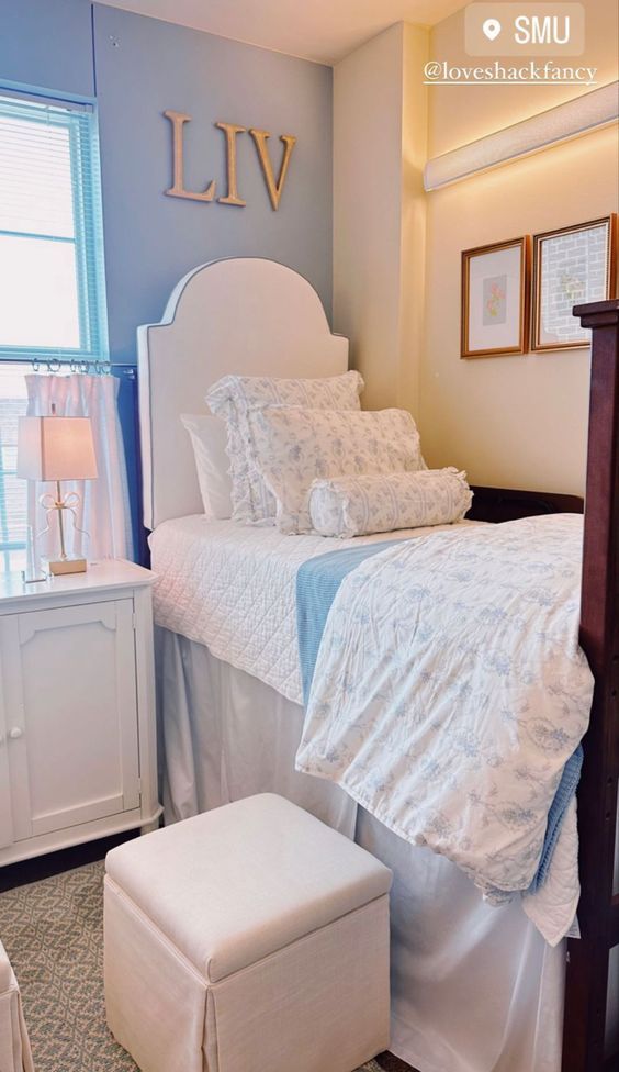 Super Small Dorm Room Ideas, Dorm Room Ideas Southern, Dorm Room Ideas Coastal Grandma, College Dorm Room Ideas 2024, College Dorm Bed Ideas, Basic Dorm Room Ideas, Plain Dorm Room Ideas, Calm Dorm Room Ideas, Costal Grandma Dorm Room