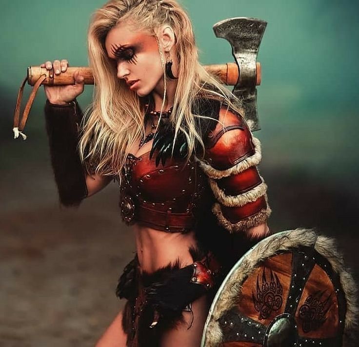 Viking Makeup, Vikings Halloween, Barbarian Woman, Viking Queen, Female Warrior Tattoo, Viking Warrior Woman, Costume Viking, Viking Cosplay, Art Viking