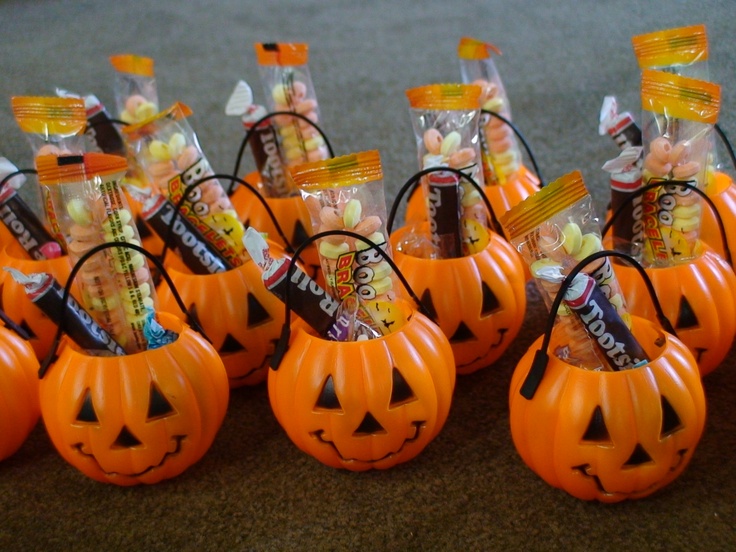 small pumpkin shaped candy bags filled with candy and candies for trick - or - treat