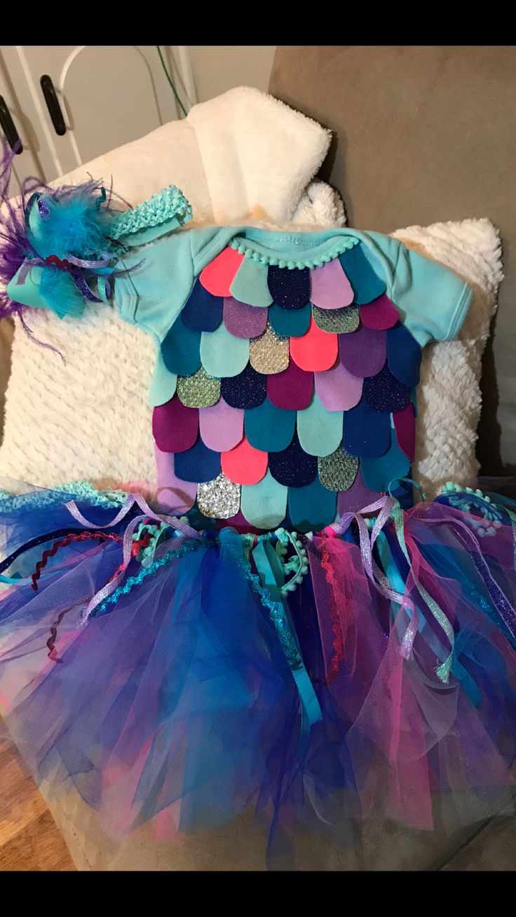 Baby rainbow fish Halloween costume Tutu Costumes Diy, Fish Halloween Costume, Fish Costume Kids, Rainbow Fish Costume, Halloween Kostüm Baby, Kids Witch Costume, Rainbow Costume, Diy Jelly, Halloween Rainbow