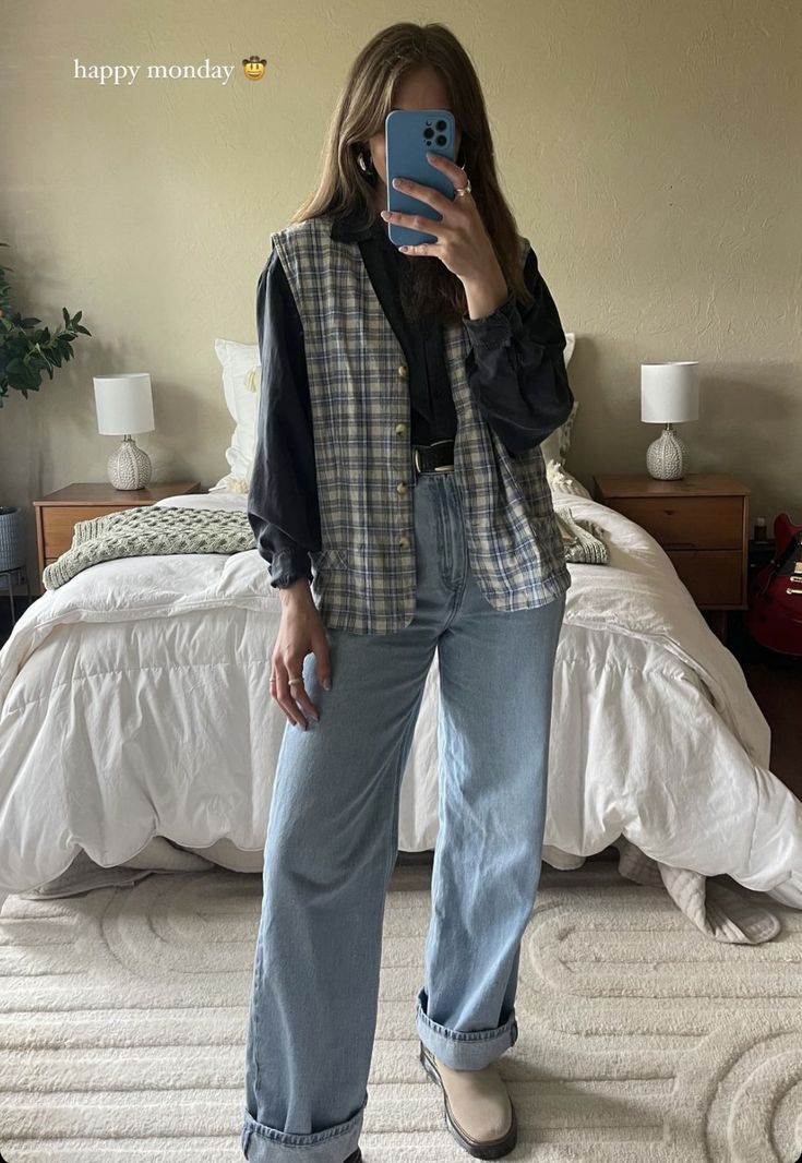 Flannel Outfit For Work, Winter Fits For Women, Outfit With Collared Shirt, Casual Market Outfit, Helen Georgia Outfits, Wide Legged Pants Outfit Winter, Maverick City Concert Outfit, Every Day Outfit Woman, Overall And Flannel Outfit