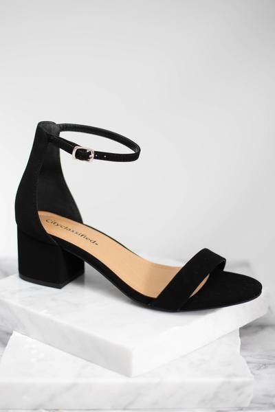 Short Black Heels, Black Heels Prom, Prom Shoes Black, Black Heels Outfit, Hak Tinggi, Black Heels Low, Heels Prom, Prom 2020, Shoes Heels Classy