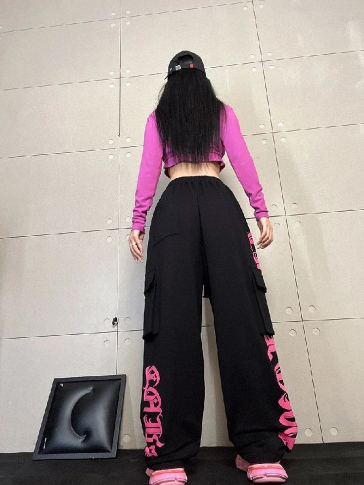 Dodobye Pink Print Cargo Pants Women Y2K Vintage Baggy Wide Leg High Waist Sweatpants Streetwear Casual Hip Hop Straight BottomsSPECIFICATIONSBrand Name: DodobyeStyle: Y2KAge: JUNIOROrigin: Mainland US(Origin)CN: ZhejiangSeason: All seasonWaist Type: highDecoration: AppliquesDecoration: vintageElasticity: Non StrechFabric Type: BroadclothPattern Type: LetterPant Style: Cargo PantsMaterial: POLYESTERFit Type: LOOSELength: full lengthPlace Of Origin: US(Origin) (mainland)Closure Type: DrawstringGe Sweatpants Streetwear, White Cargo Pants, 2 Piece Skirt Set, Casual Sweatpants, Women Y2k, Style Cargo, Long Midi Dress, Streetwear Casual, Streetwear Fashion Women