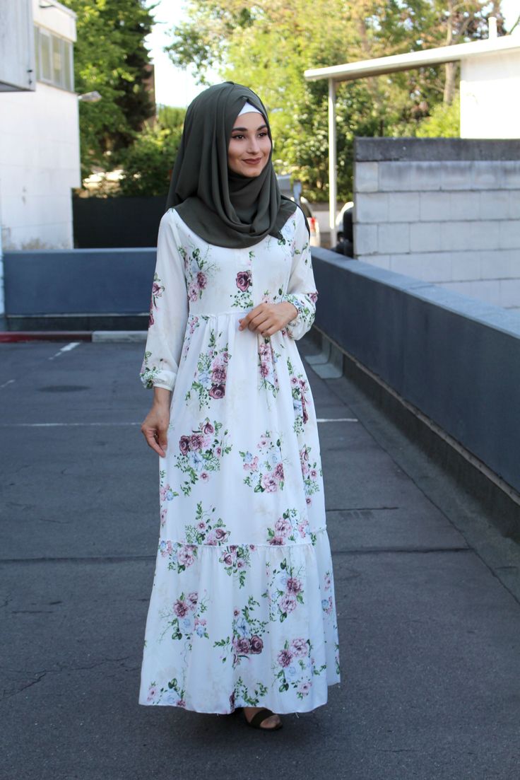 Everyday dress. Hijab Muslin Outfit, Girl Muslim, Hijab Clothes, Muslim Outfit, Islamic Fashion Dresses, Muslim Clothes, Estilo Hijab, Casual Attire For Women, Muslimah Outfit