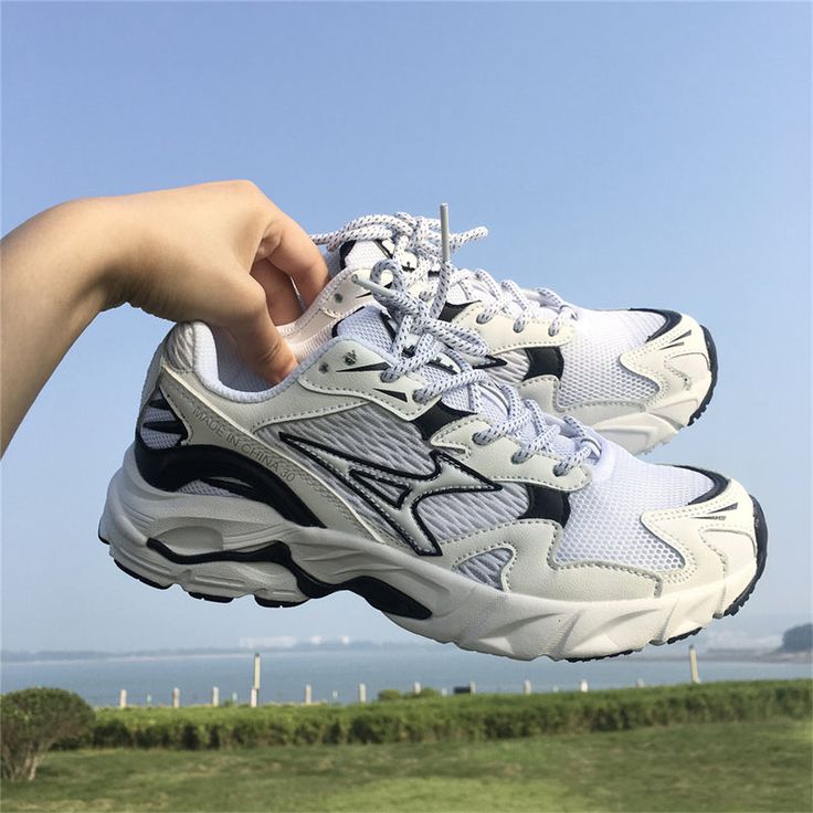 Lightweight construction with breathable mesh fabric provides a comfortable and flawless fit. Shoes For Gym, Walking Women, Driving Shoes Men, Women Running Shoes, White Casual Shoes, Mesh Heels, Women Running, Sport Shoes Women, White Sneakers Women