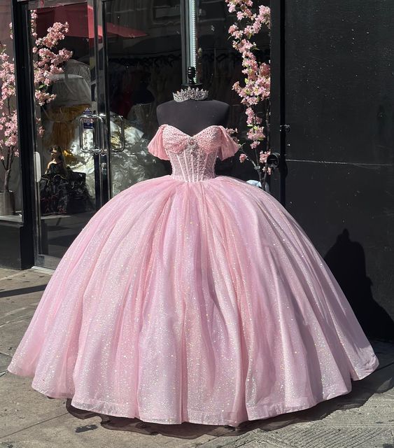 Pink Sweet 16 Dress, Ball Gown Quinceanera Dresses, Quinceanera Pink, Pink Sweet 16, Quinceanera Themes Dresses, Pink Princess Dress, Pink Quince, Quinceñera Dresses, Quinceanera Dresses Pink