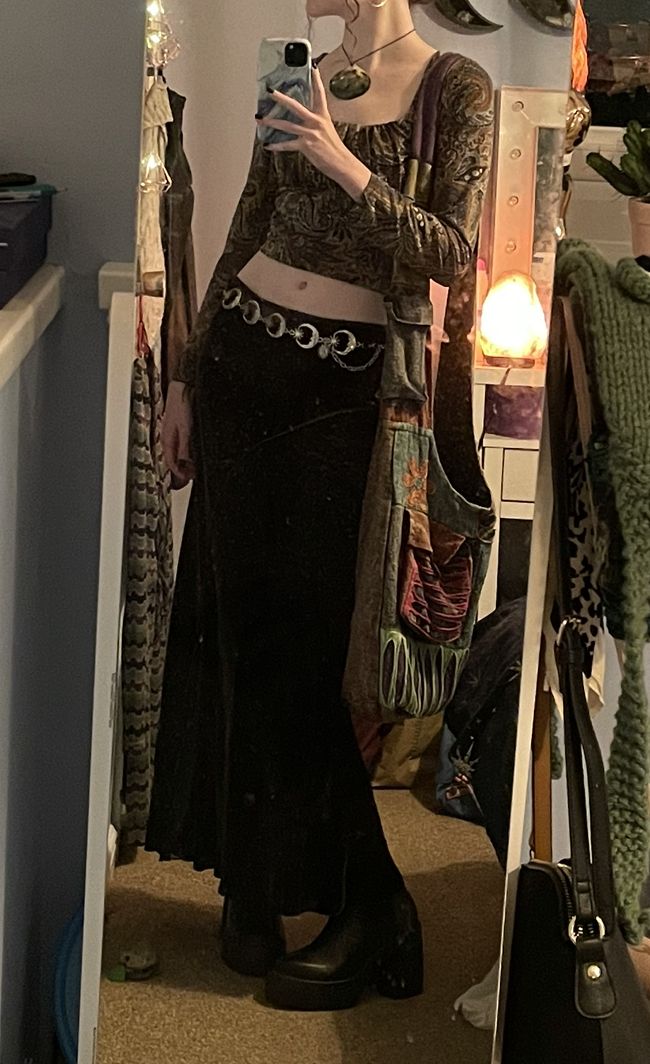 90s Whimsy Goth Fashion, Wymsical Goth, Whimsigoth Date Outfit, Maxi Velvet Skirt Outfit, 90s Whimsy Goth, Whimsigoth Fashion Winter, Paisley Top Outfit, Moon Belt Outfit, Brown Goth Outfit