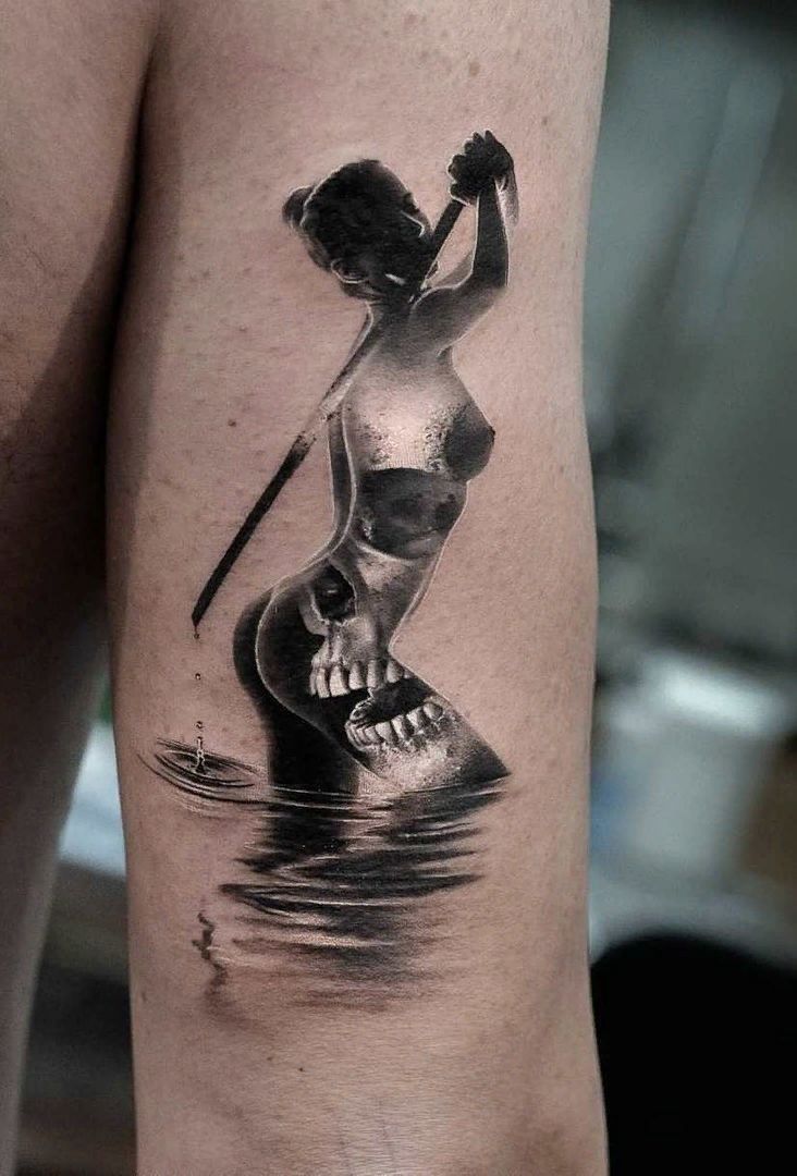 Tattoo Fade Out, Back Mural Tattoos, Dangerous Tattoo Design, Savior Tattoo Ideas, Creepy Spine Tattoos, Dark Female Tattoos, Elegant Tattoo Sleeve, Raw Tattoos For Women, Widow Tattoos For Women