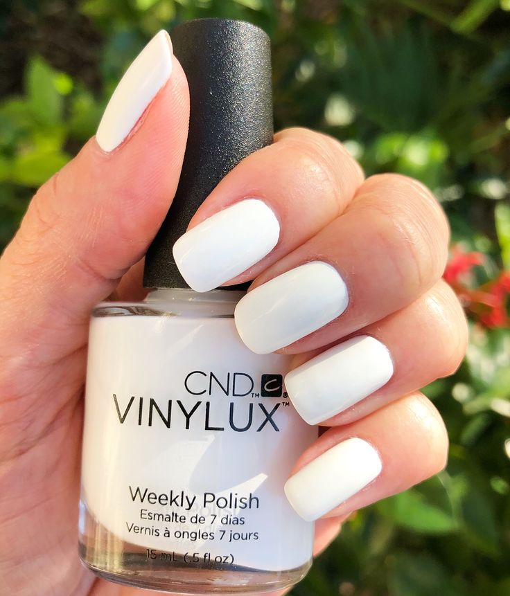 CND Vinylux weekly polish - Cream Puff #108 - pure winter white nails Cnd Cream Puff, Nails With Powder, Short Nails Inspo, Vinylux Nail Polish, Cnd Shellac Colors, Cnd Nail Polish, Winter Nail Trends, Shellac Colors, Cnd Vinylux