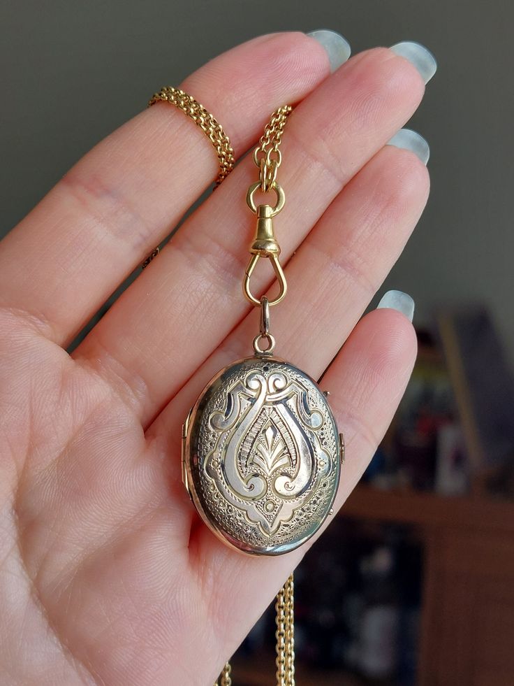 Antique locket with fine engravings on both sides. The locket originally had enamel filling the engravings but it has worn out over the years. It still looks very attractive, the level of details is rare and impressive. Inside both rings are present together with the original glass panels. Details: The locket dates from the 1910s. It is not stamped and likely made of a gold plated metal. Condition: It is in good antique condition. The enamel is mostly worn out and not present to the outside. Ins Locket Necklace Vintage Pendants, Real Gold Locket, Antique Luxury Locket Necklace For Formal Events, Classic Oval Etched Jewelry, Antique Engraved Jewelry For Anniversary, Heirloom Oval Engraved Jewelry, Intricate Medallion Locket Necklace For Anniversary, Heirloom Oval Etched Necklace, Oval Locket Necklace With Intricate Design For Anniversary