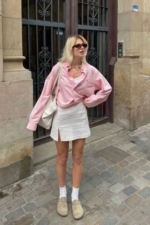 39 Boston Clogs Outfits That Are Hotter than the First Sip of Your Favorite Latte Dinner Outfit Inspo Summer, Amsterdam Summer Outfits, Japan Summer Fashion, Linda Sza, Casual Dinner Outfit Summer, Nashville Outfits, Looks Street Style, White Skirt, Mode Inspo