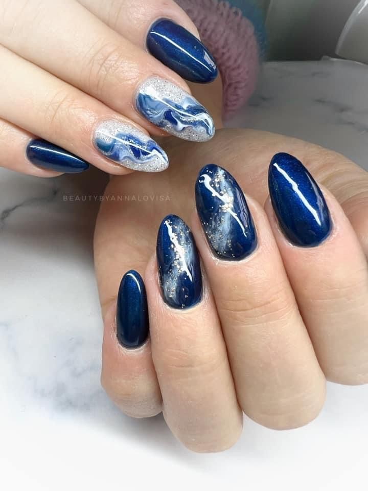 Wedding Nails With Navy Blue, Nail Art Designs Blue And White, Nail Art Designs Dark Blue, Nail Art Simple Elegant Classy Blue, Nail Art Marble Blue, Navy Marble Nails, Wedding Nails Navy Blue, Nail Marble Designs, Nail Art Simple Blue