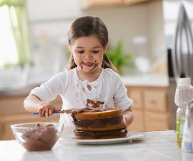 These 4 simple steps can help you get both fresh and old chocolate stains out of your clothing. Rachel Allen, Removing Chocolate Stains, Chocolate Biscuit Cake, Chocolate Stains, Biscuit Cake, Deep Cleaning Tips, Chocolate Caliente, Dirty Dishes, Baking Accessories